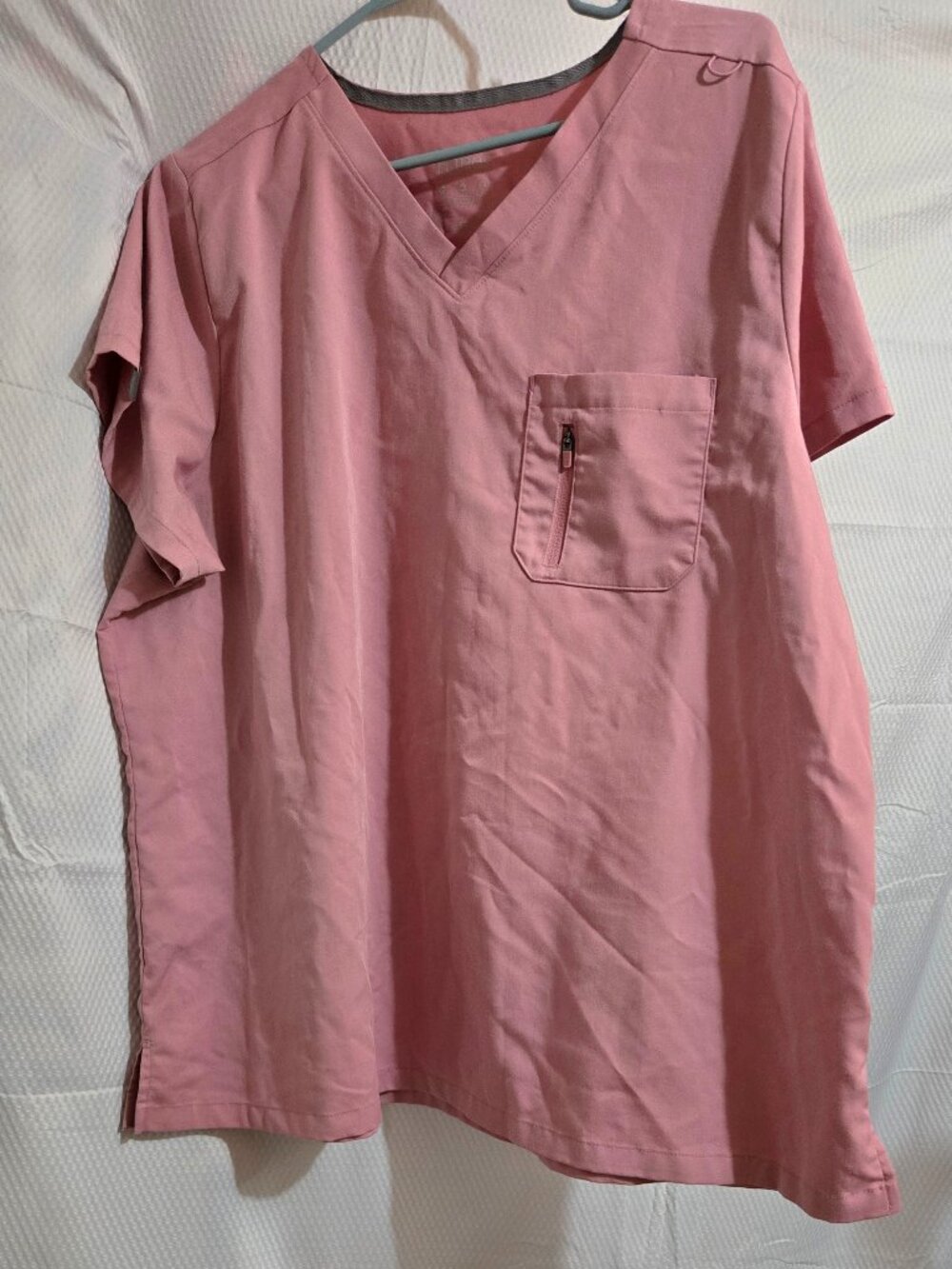 Hanes Women’s 2XL Dusty Rose Pink V-Neck Stretch Top – Zip Pocket Side Slits